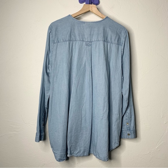 J.Jill XL Light Wash Chambray Denim Tunic Top V Neck Long Sleeve Relaxed Fit - Picture 2 of 9